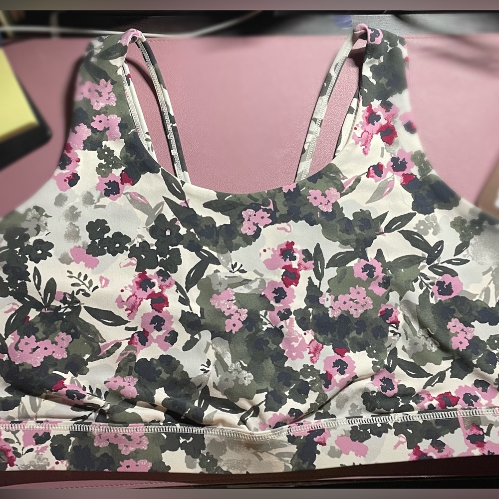 Low-Impact Wireless Twist Back Active Sports Bra